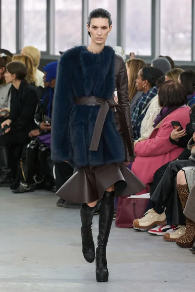 Look 28